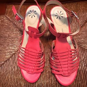 Coral wedge sandals from Isaac Mizrahi. Size 9